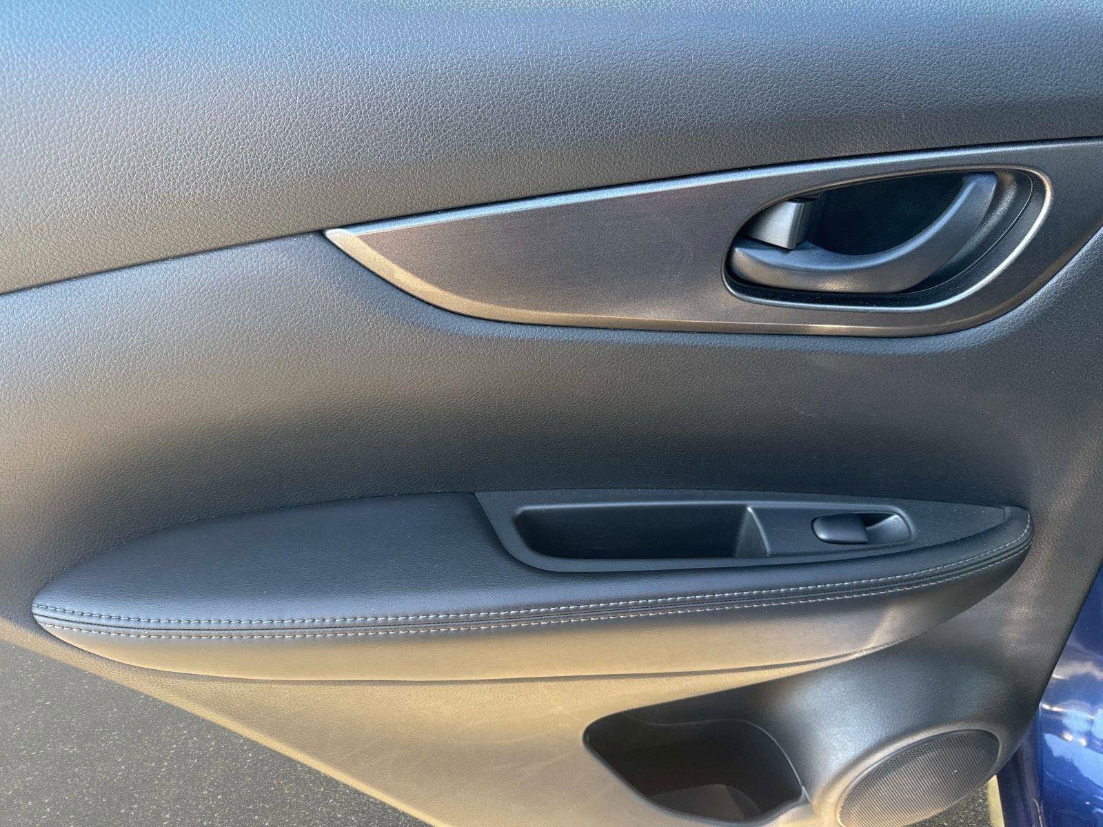 Used 2021 Nissan Rogue Sport S image 11