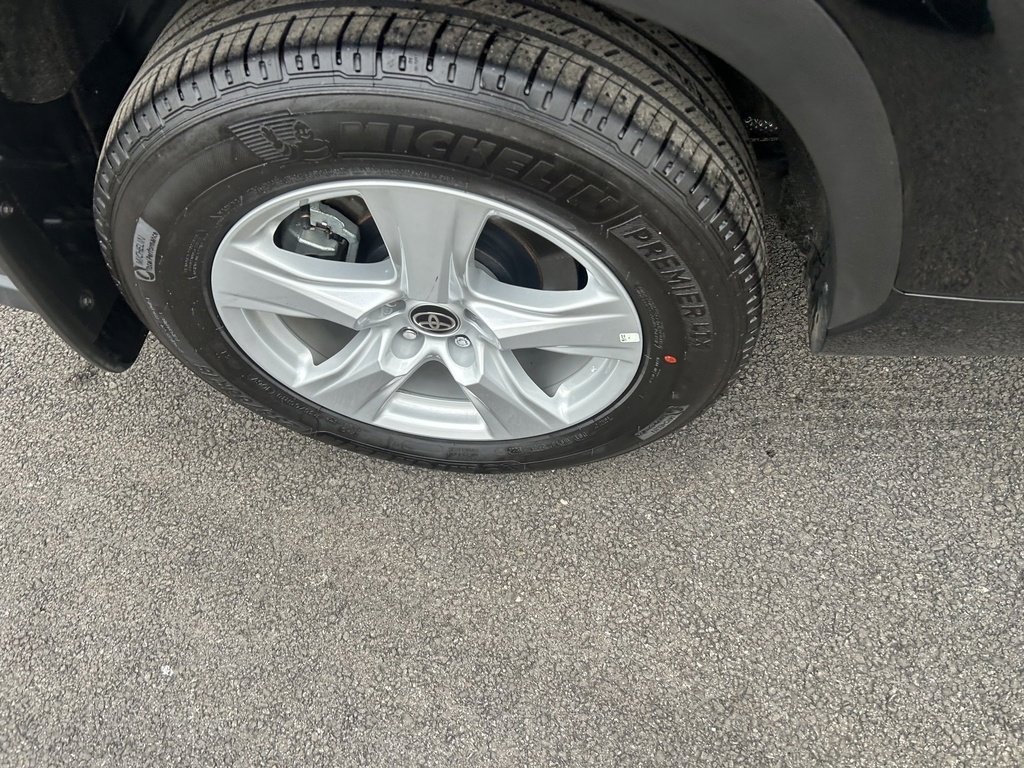 Certified 2025 Toyota Highlander LE image 22