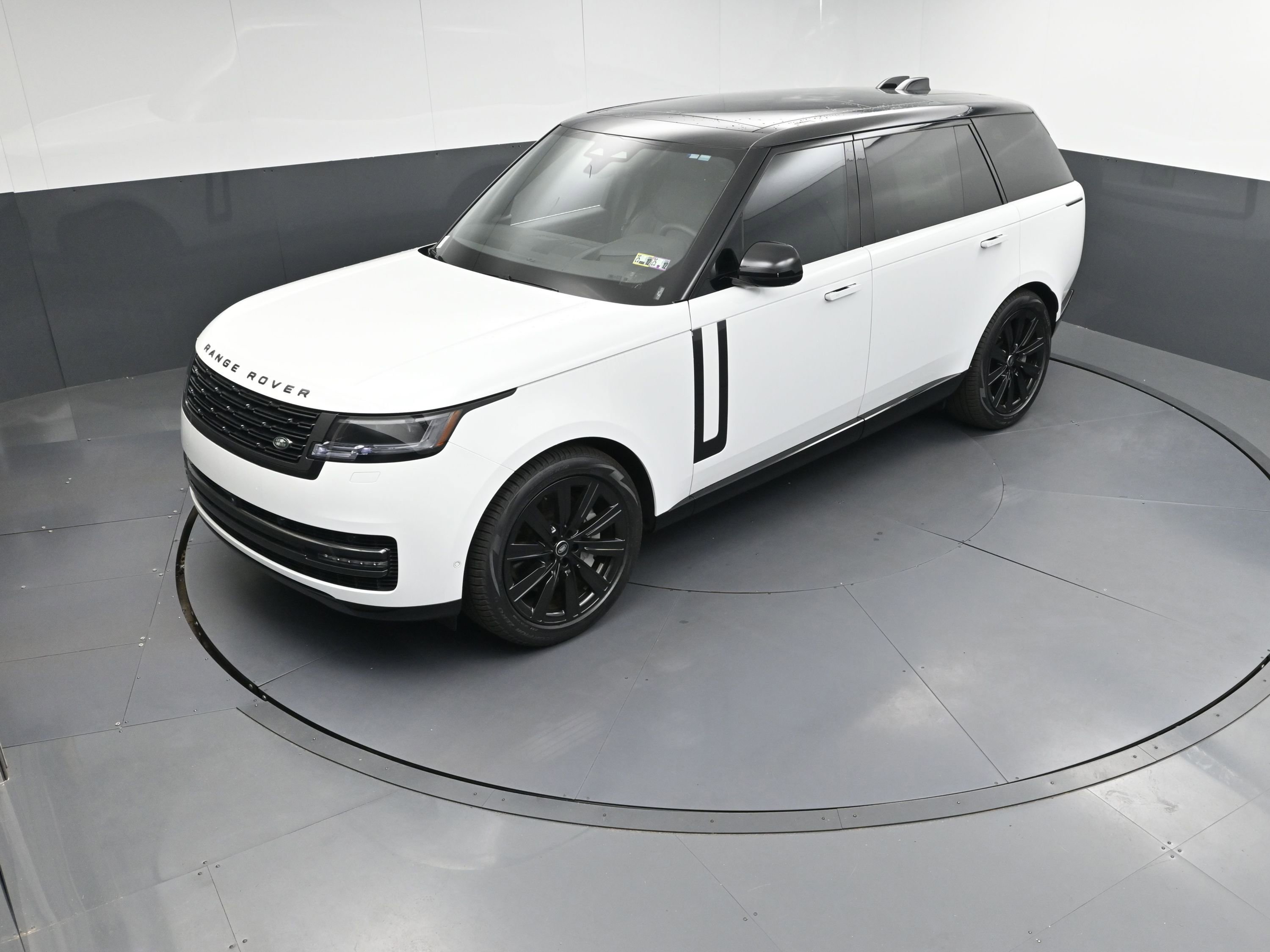 New 2025 Land Rover Range Rover Long Wheelbase SE image 30