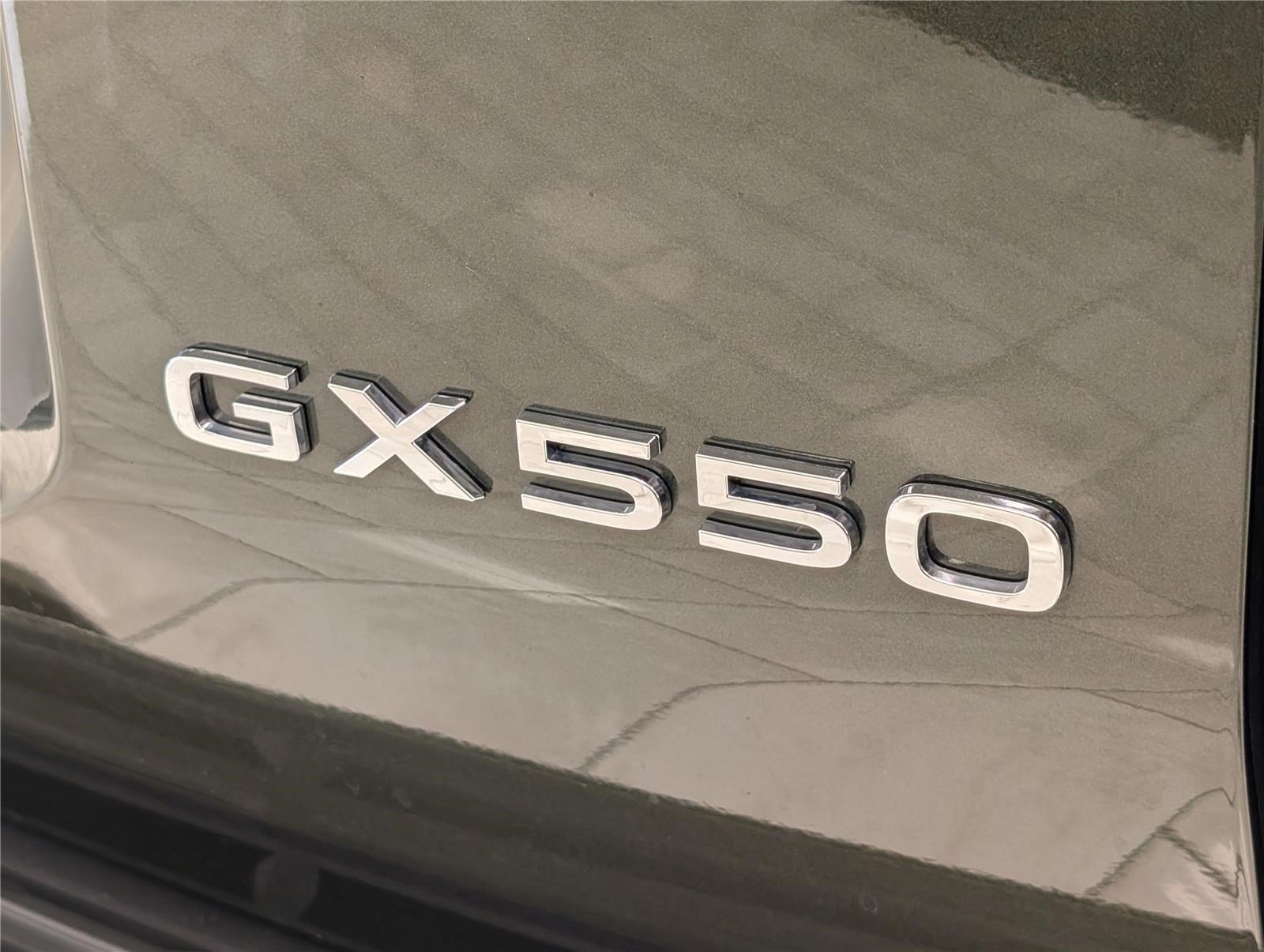 Used 2024 Lexus GX 550 w/ Accessory Package (2T) AWD/4WD image 9