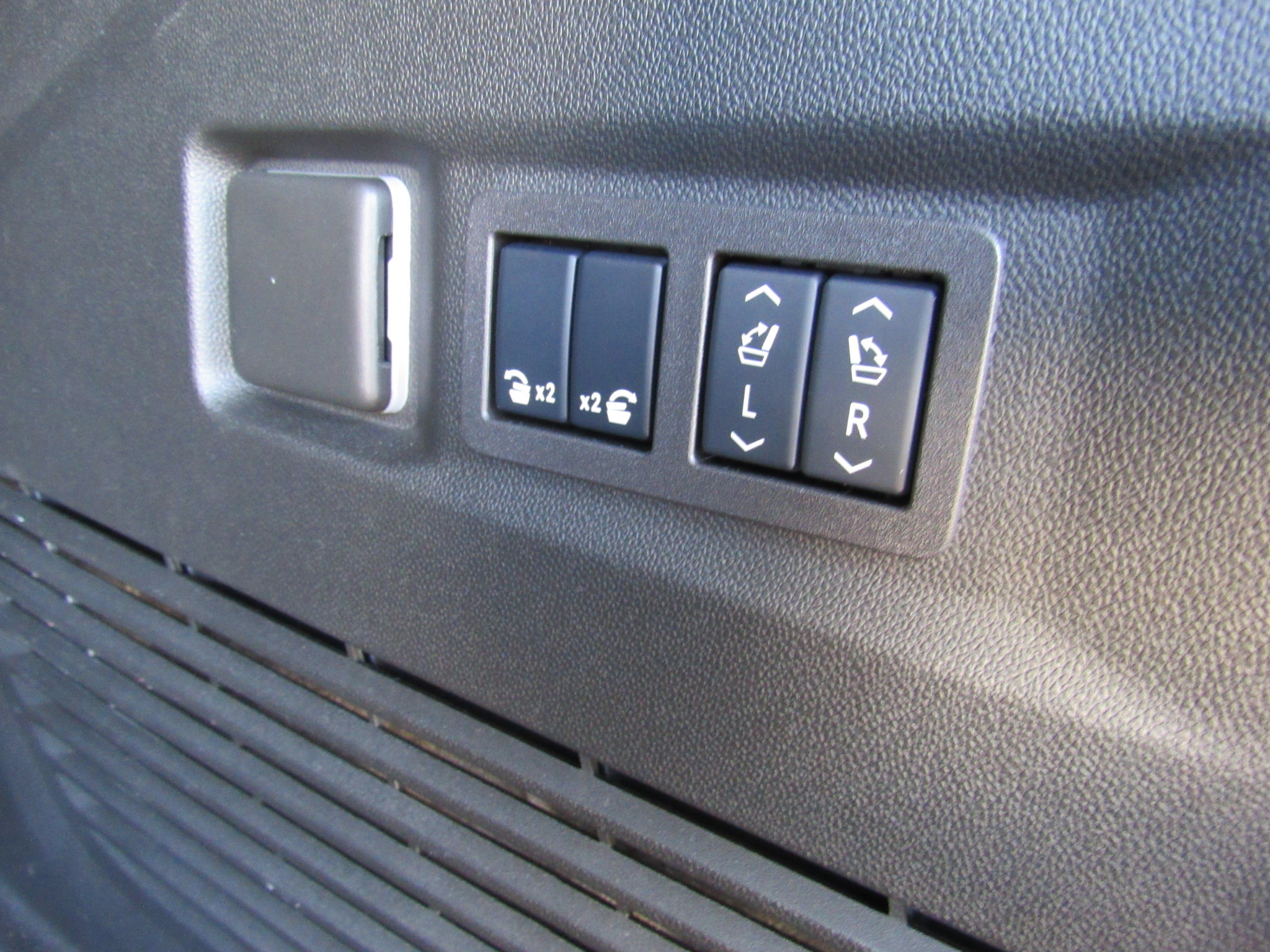 Used 2025 Chevrolet Tahoe RST w/ RST Capability Package AWD/4WD image 39