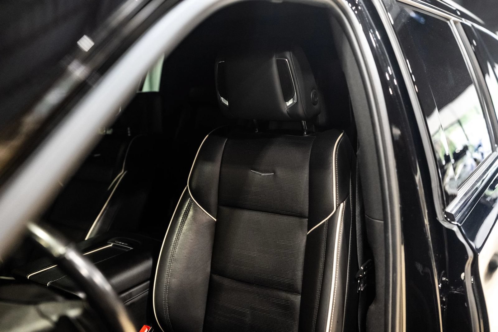 Used 2021 Cadillac Escalade ESV Premium Luxury w/ LPO, Floor Liner Package AWD/4WD image 13