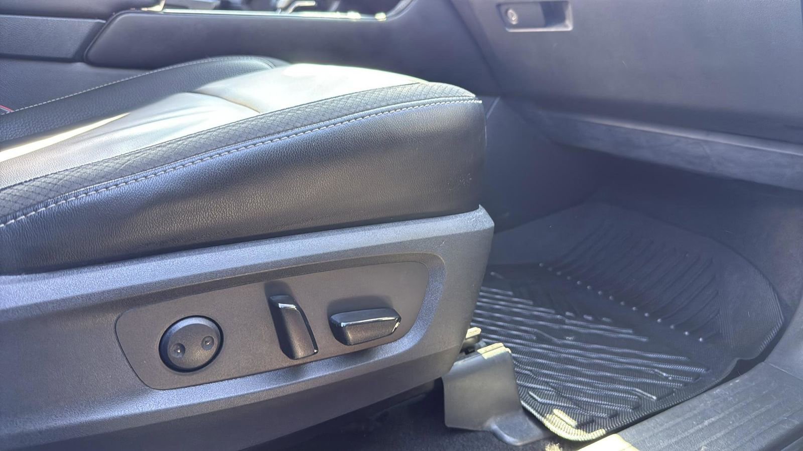 Used 2023 Nissan Pathfinder SL w/ SL Premium Package image 25