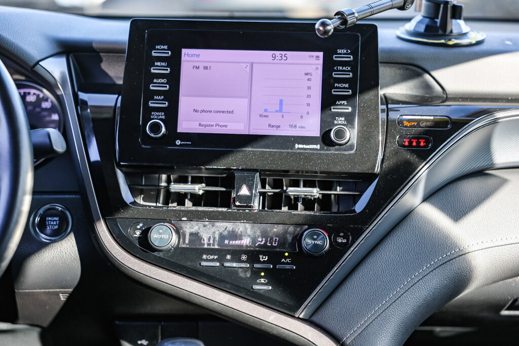 Certified 2022 Toyota Camry SE image 3