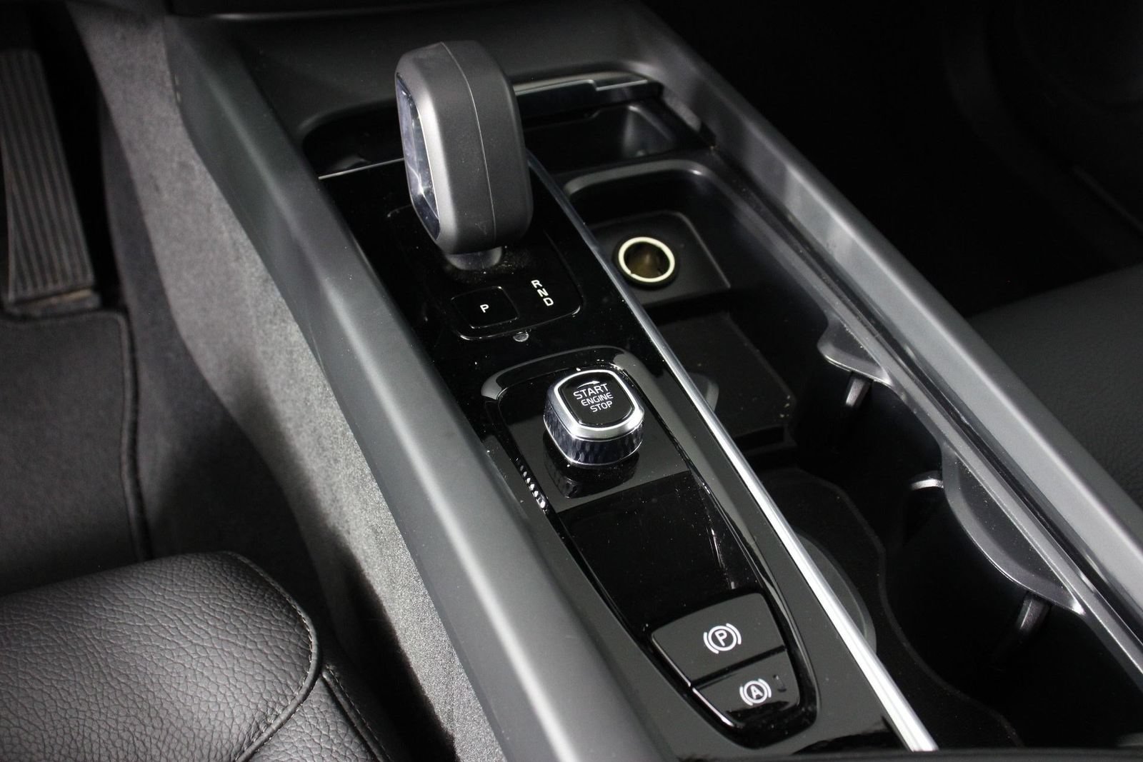 Certified 2025 Volvo XC60 B5 Plus AWD/4WD image 15