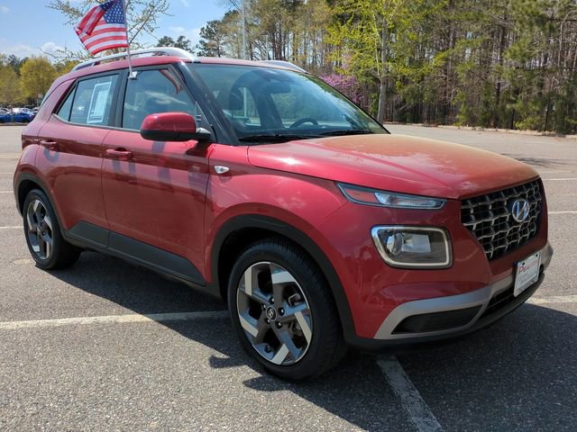 Used 2023 Hyundai Venue SEL w/ Cargo Package image 2