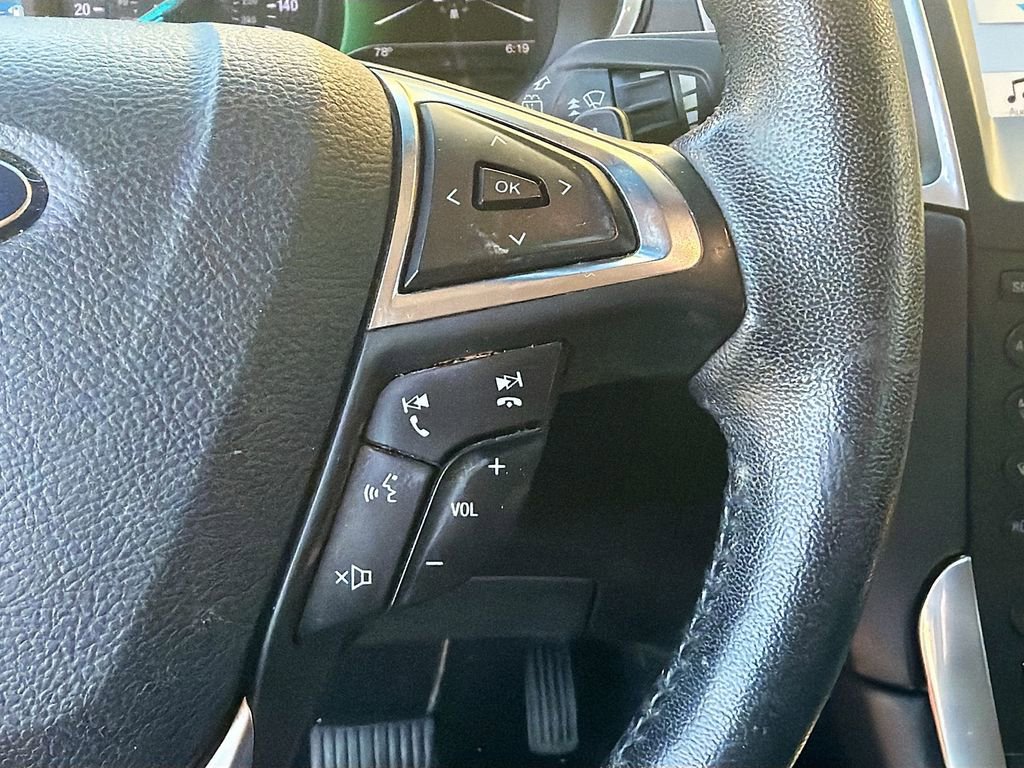 Used 2017 Ford Edge Titanium w/ Technology Package FWD image 35