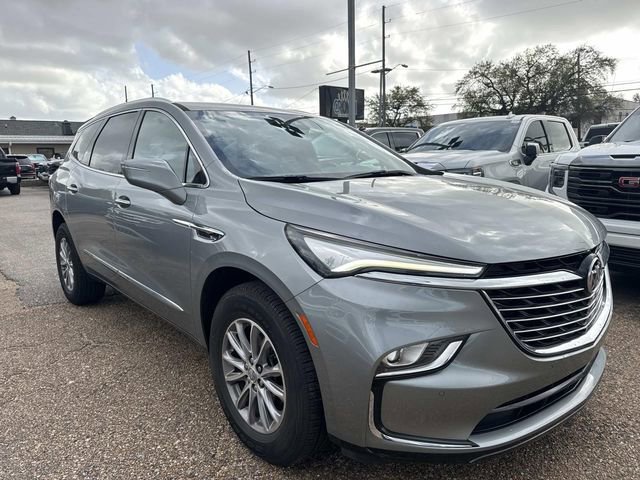 Used 2023 Buick Enclave Essence image 4