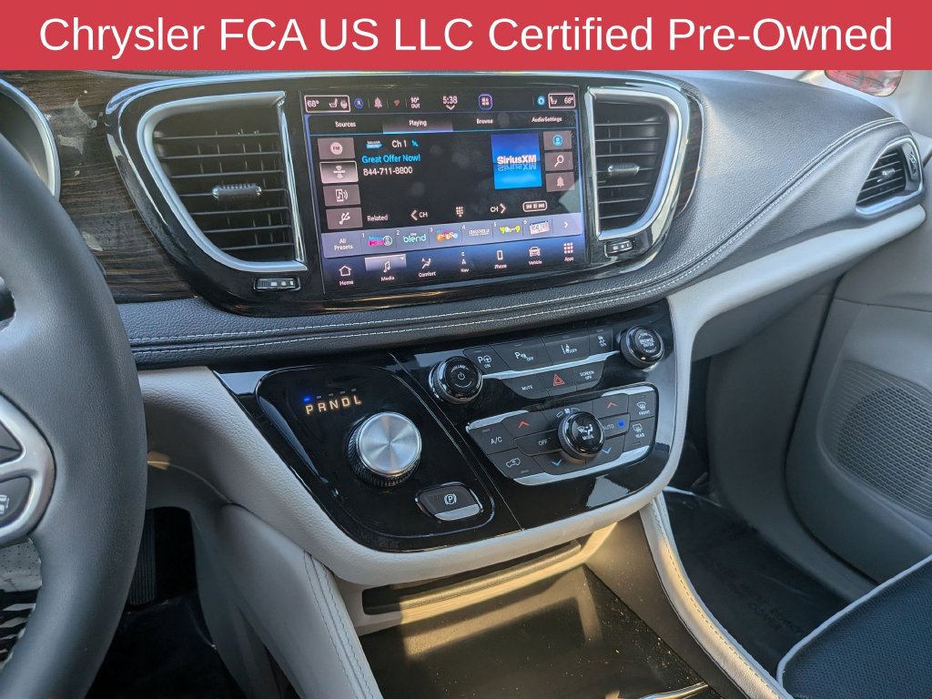 Used 2023 Chrysler Pacifica Limited FWD image 26