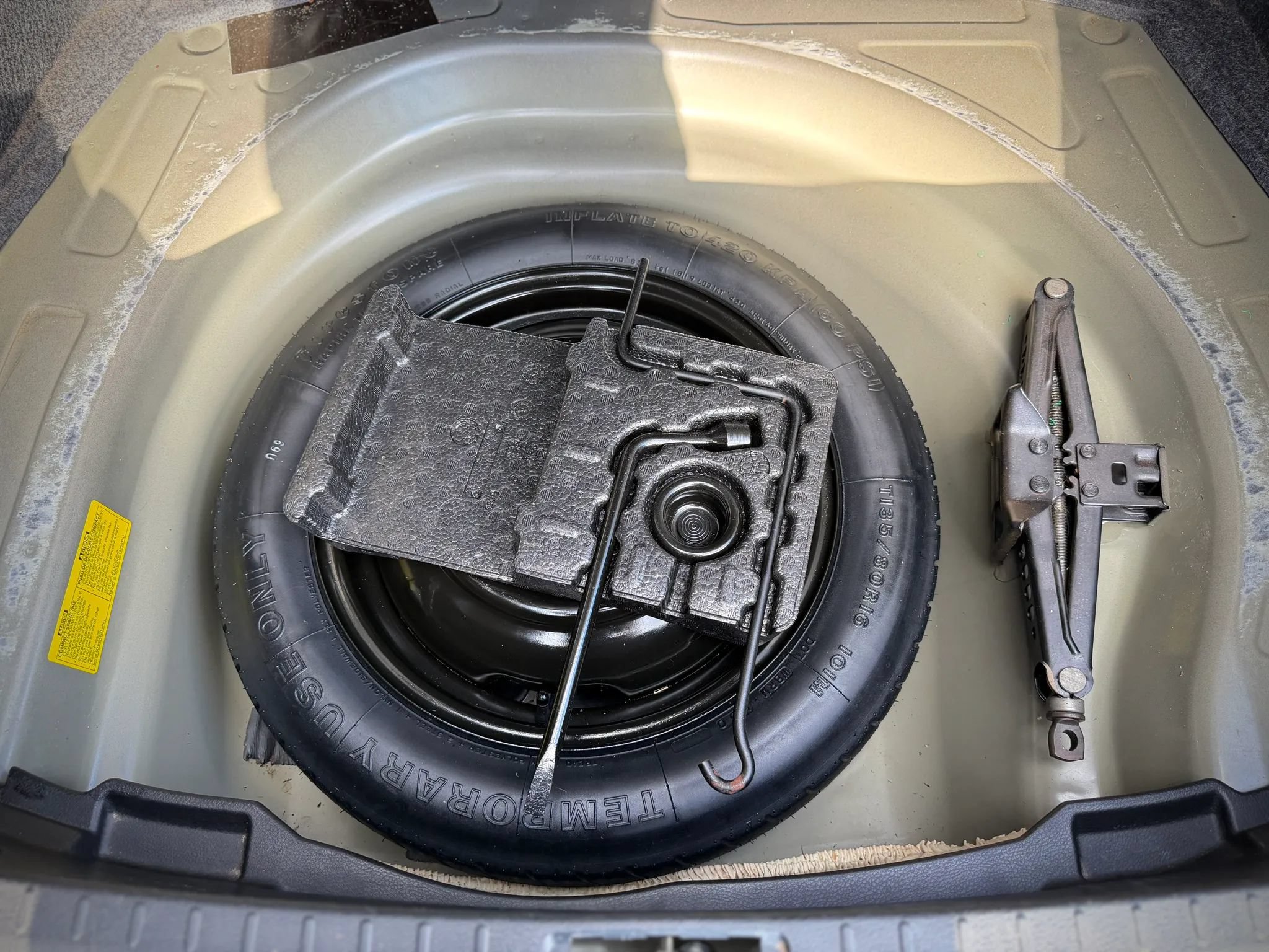 Used 2014 Toyota Corolla LE FWD image 23