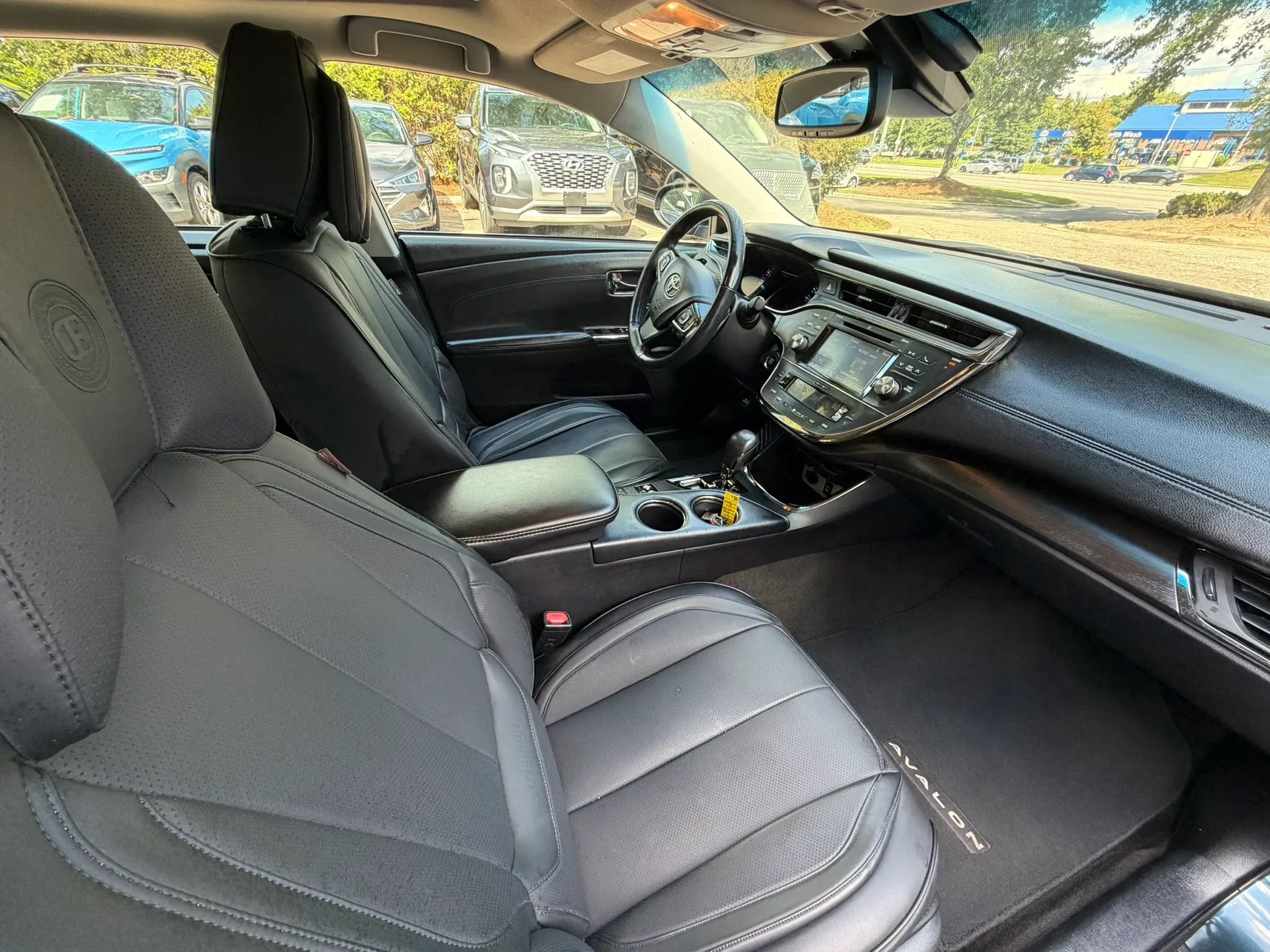 Used 2016 Toyota Avalon Limited w/ Toyota Safety Sense Package FWD image 10