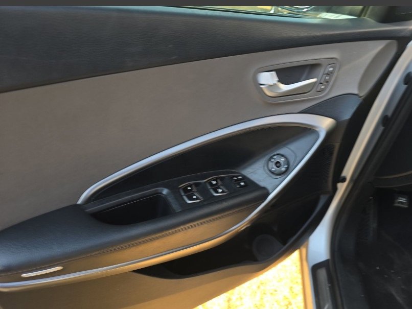 Used 2016 Hyundai Santa Fe Limited w/ Option Group 04 image 18