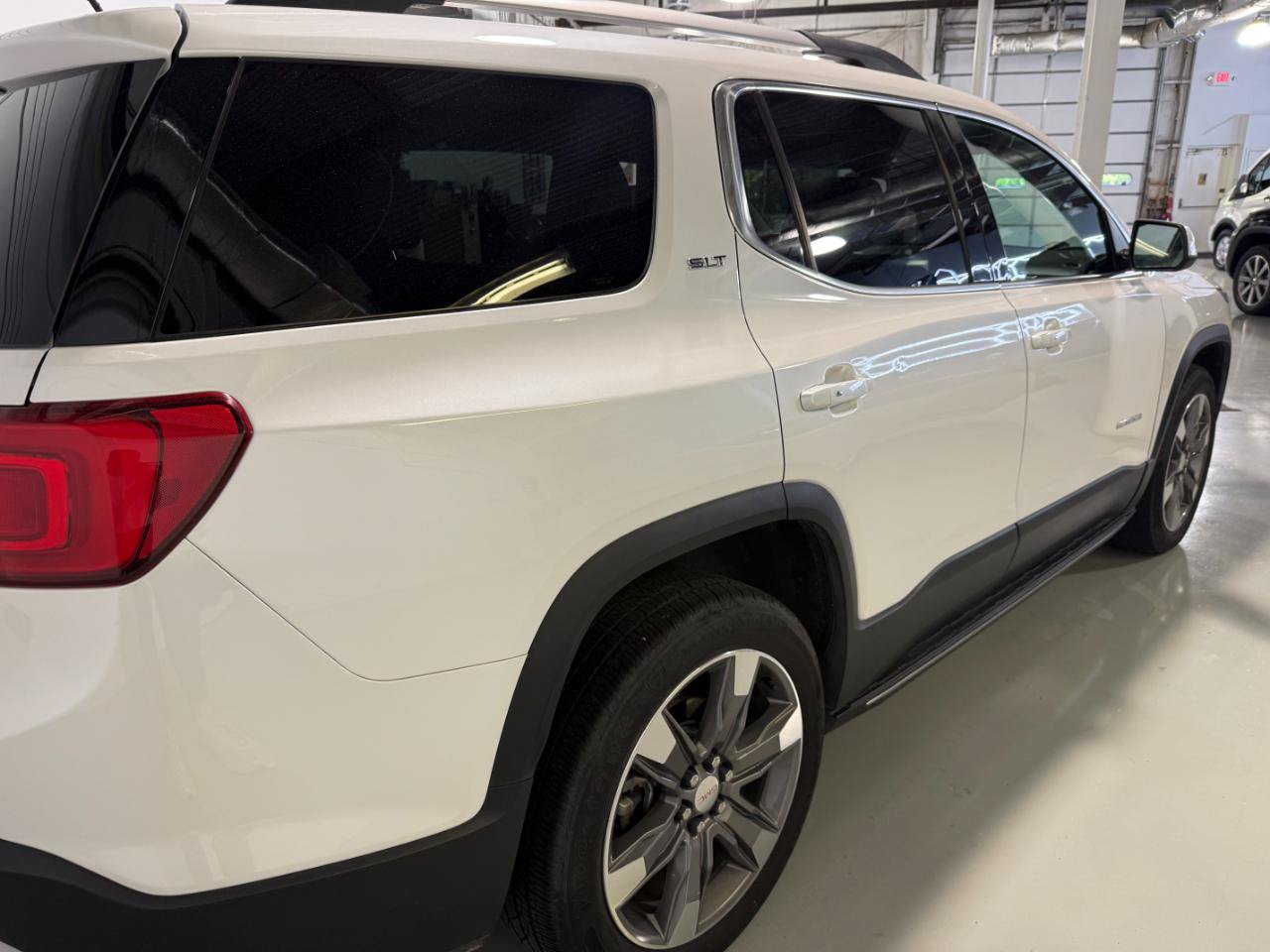 Used 2017 GMC Acadia SLT AWD/4WD image 27