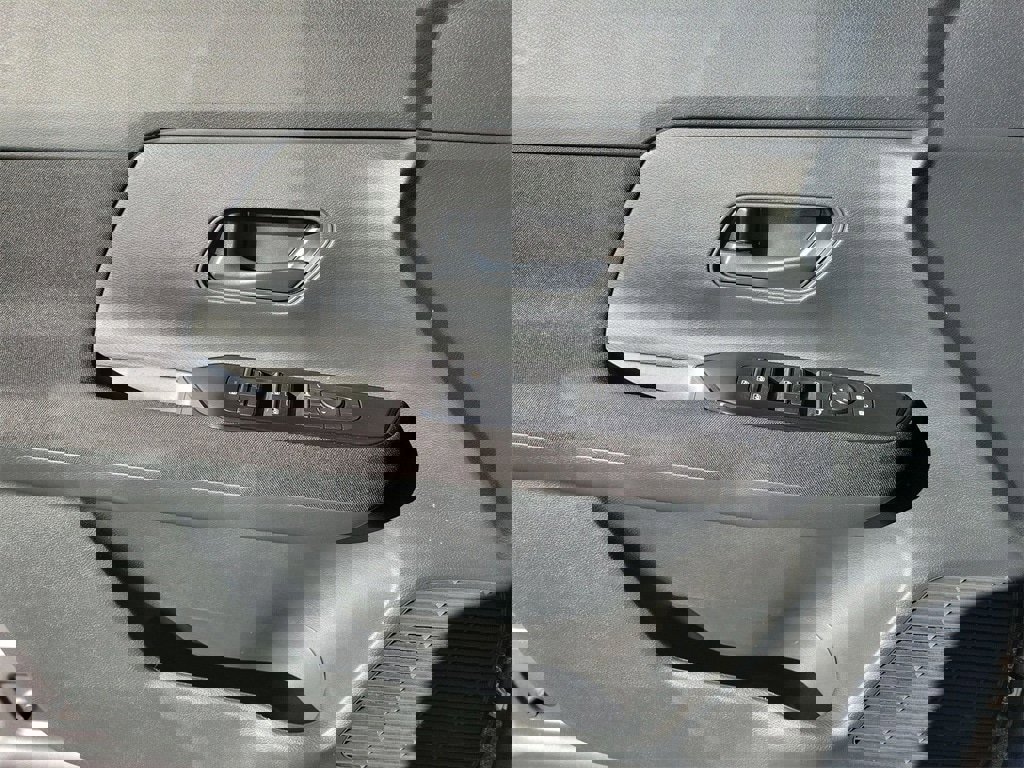 Used 2025 Nissan Kicks S image 15