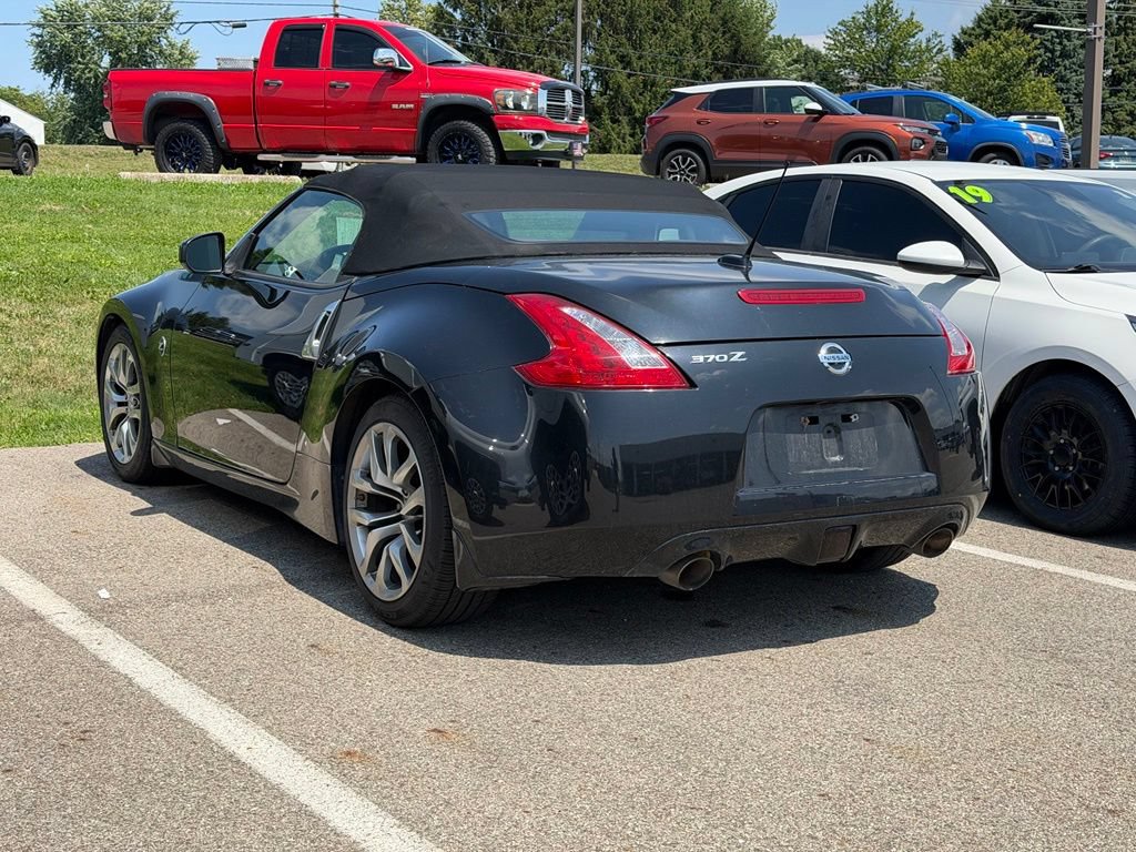 Used 2010 Nissan 370Z Touring RWD image 3
