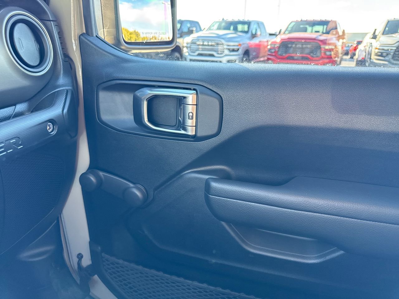 Used 2022 Jeep Wrangler Unlimited Sport image 30