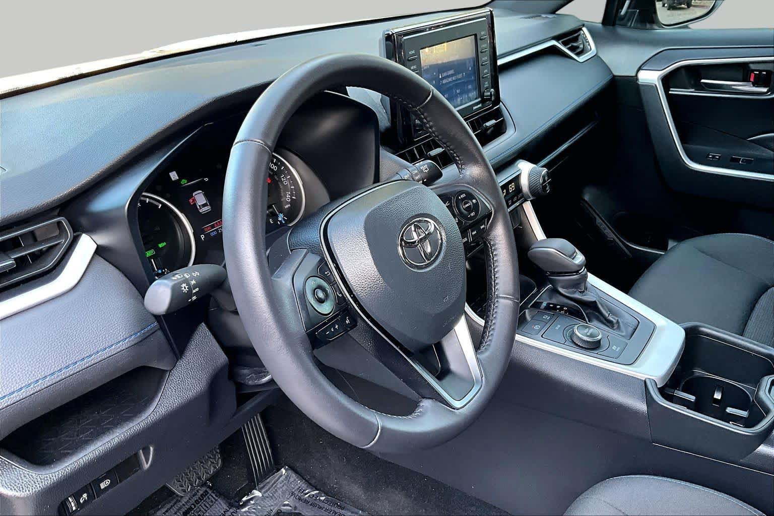 Used 2022 Toyota RAV4 SE AWD/4WD image 17