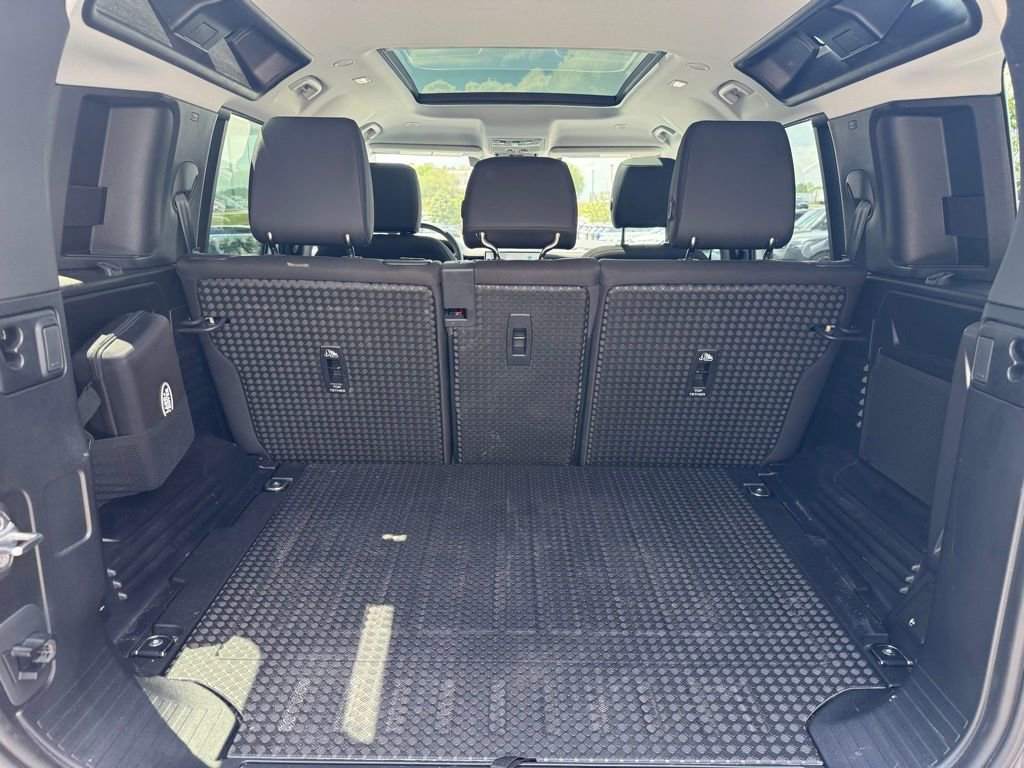 New 2025 Land Rover Defender 110 S image 9