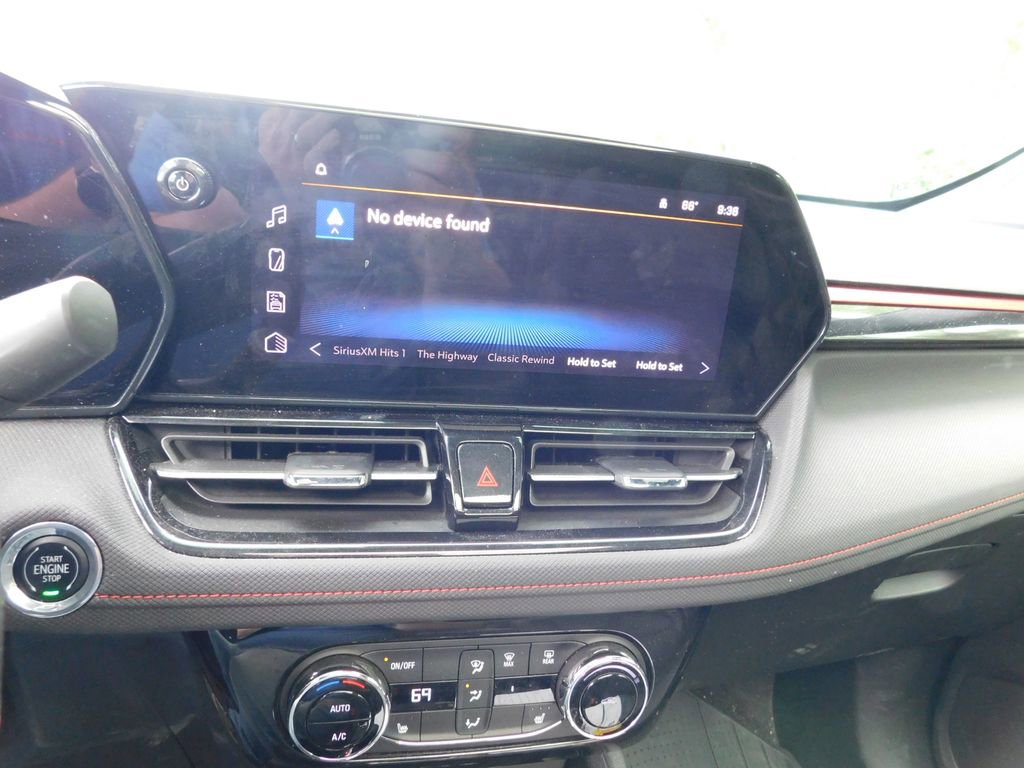 Used 2024 Chevrolet TrailBlazer RS w/ Convenience Package FWD image 10