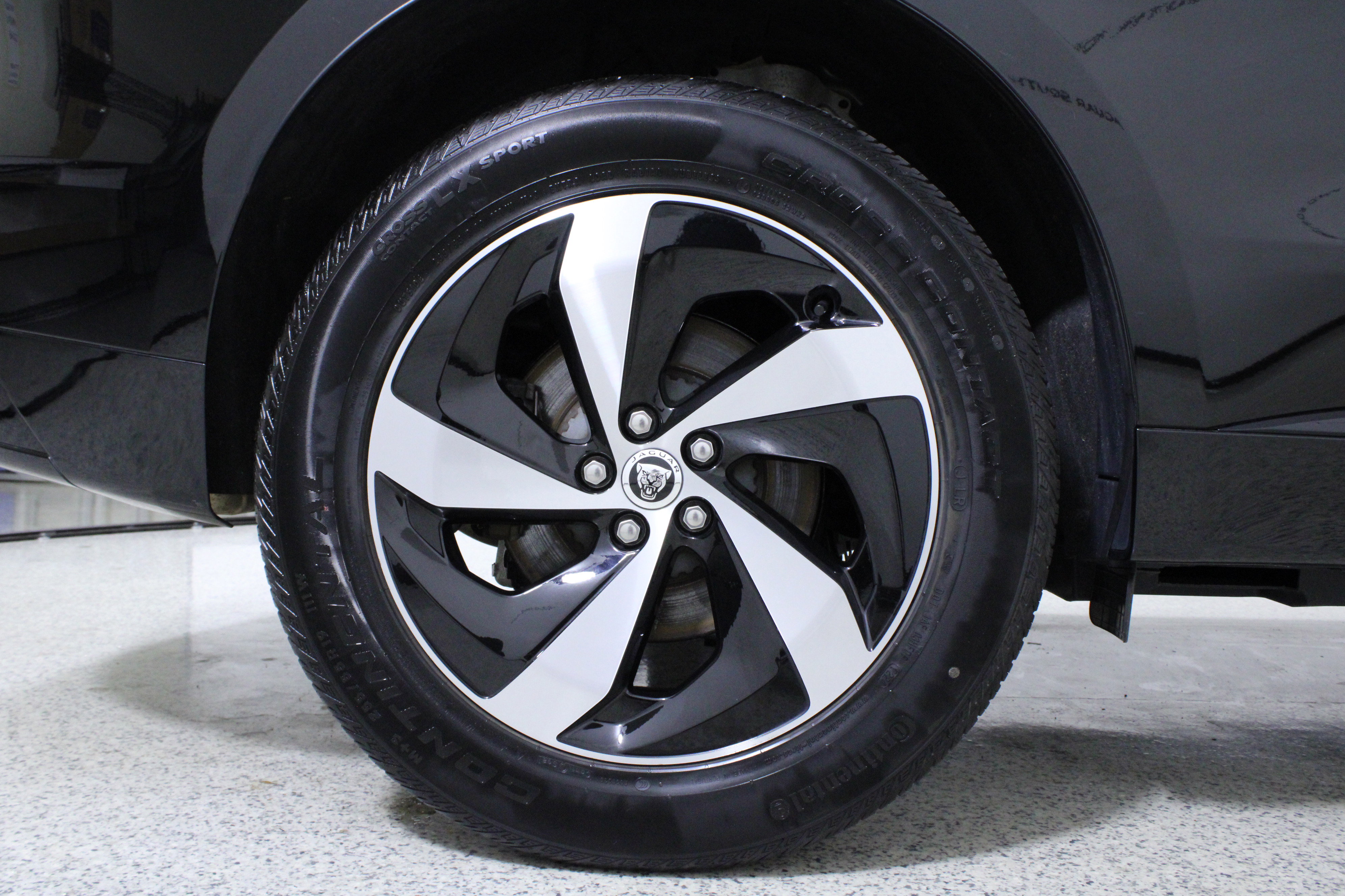 Used 2025 Jaguar F-PACE R-Dynamic S image 8