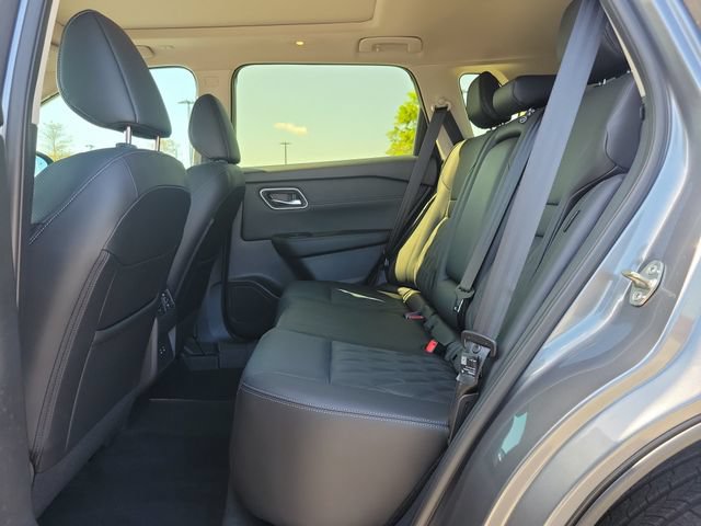 Used 2024 Nissan Rogue Platinum FWD image 11