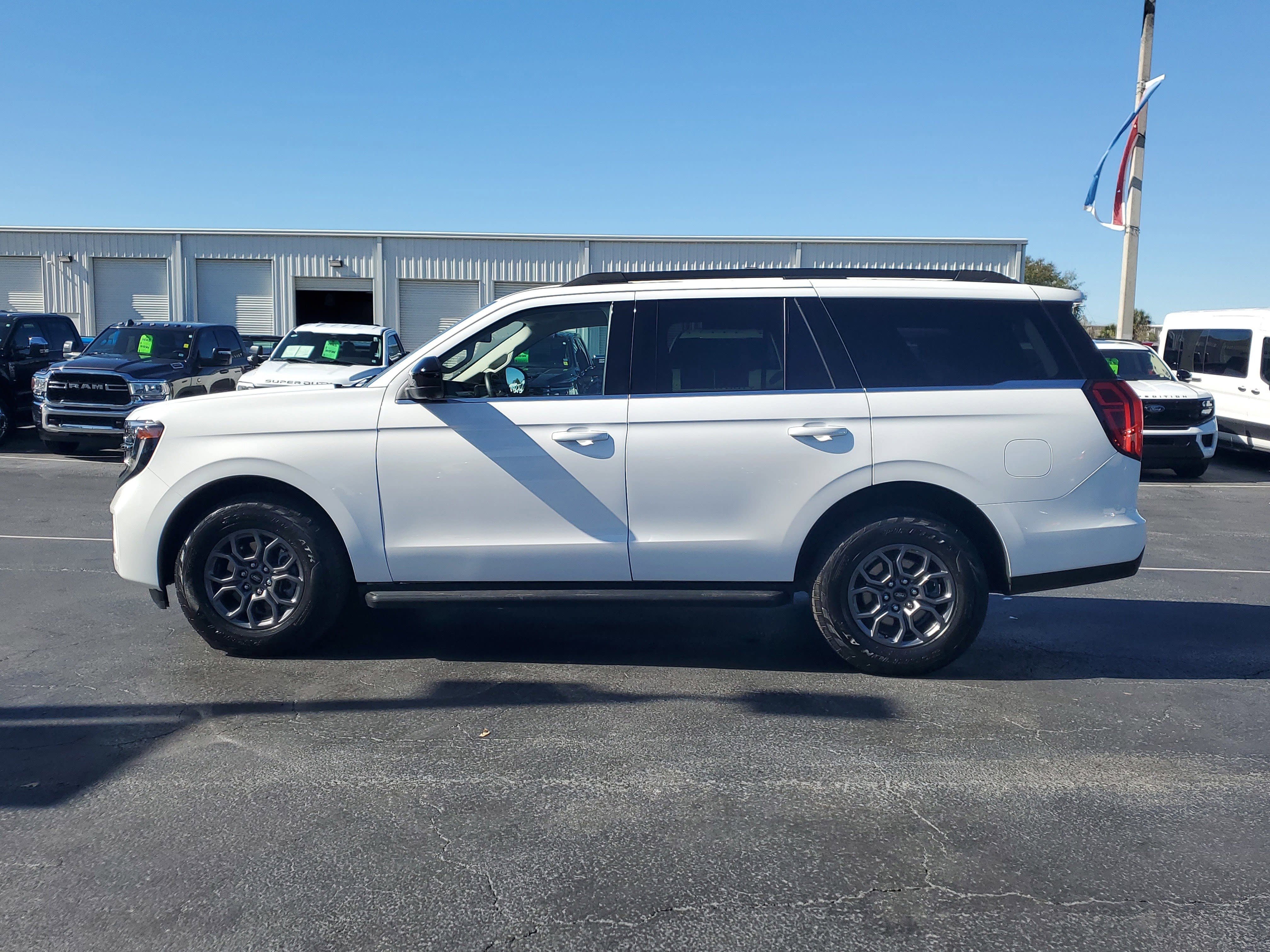 Certified 2025 Ford Expedition Active image 6
