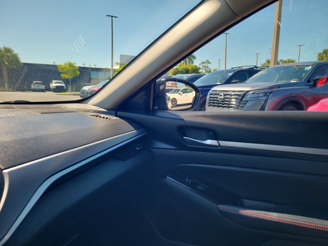 Certified 2025 Nissan Altima 2.5 SR FWD image 29