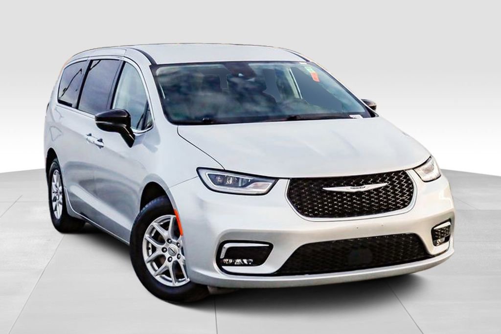 Certified 2024 Chrysler Pacifica Touring-L image 2