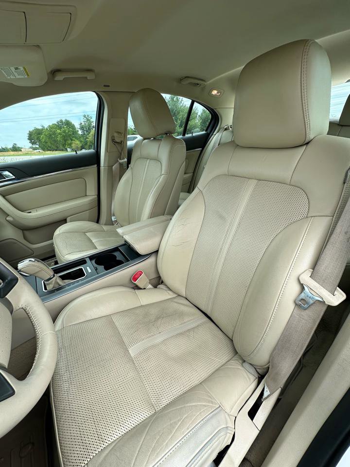 Used 2010 Lincoln MKS FWD image 37