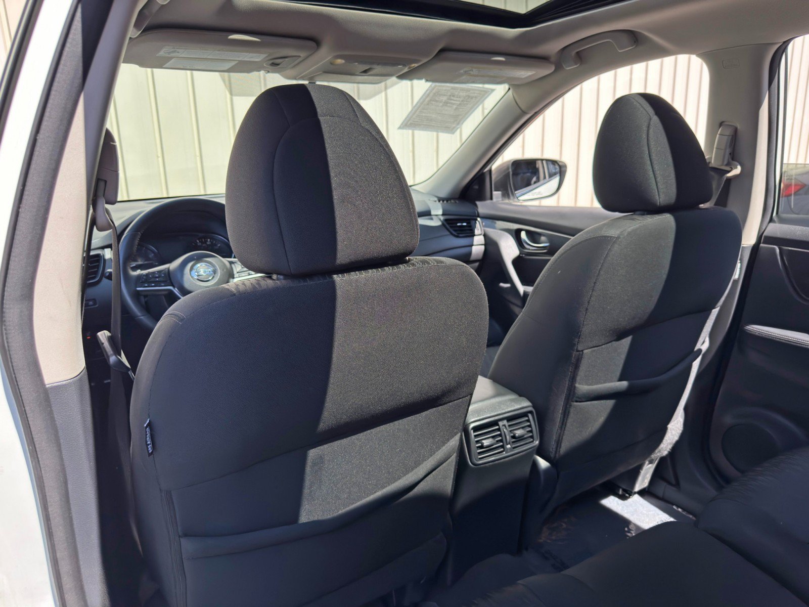 Used 2017 Nissan Rogue SV FWD image 31