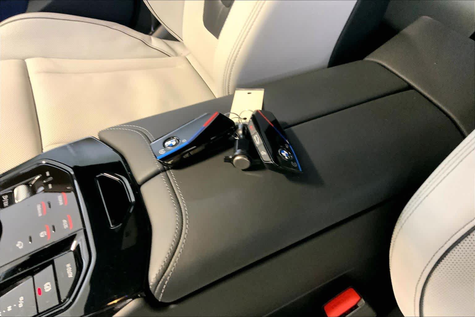 Used 2026 BMW M5 w/ Carbon Package AWD/4WD image 13