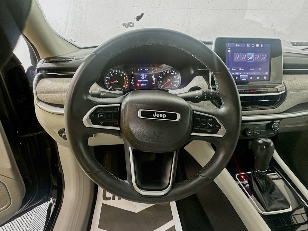 Used 2022 Jeep Compass Latitude image 11