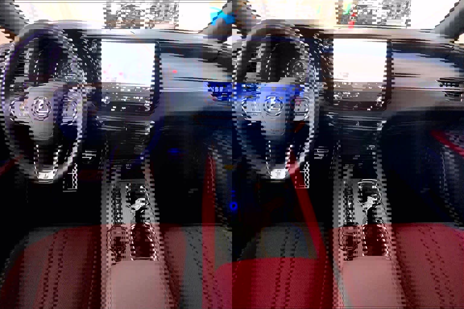 Used 2023 Lexus RX 500h F Sport image 15