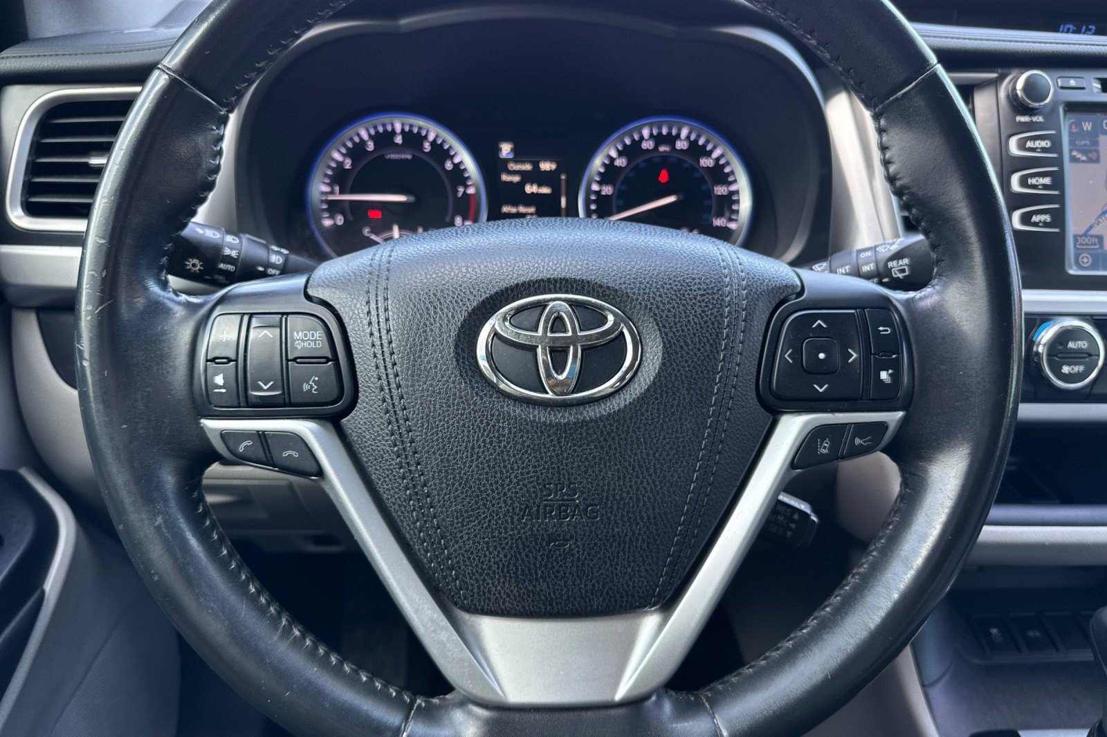 Used 2018 Toyota Highlander XLE FWD image 11