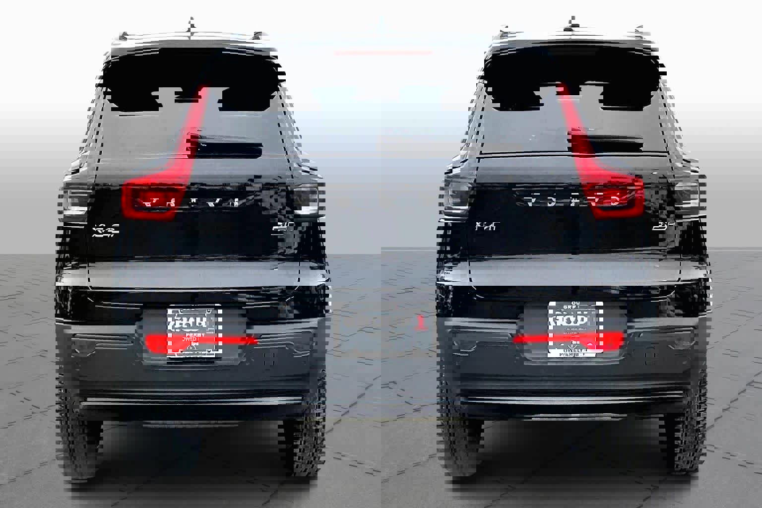 Certified 2024 Volvo XC40 B5 Plus w/ Protection Package Premier image 4