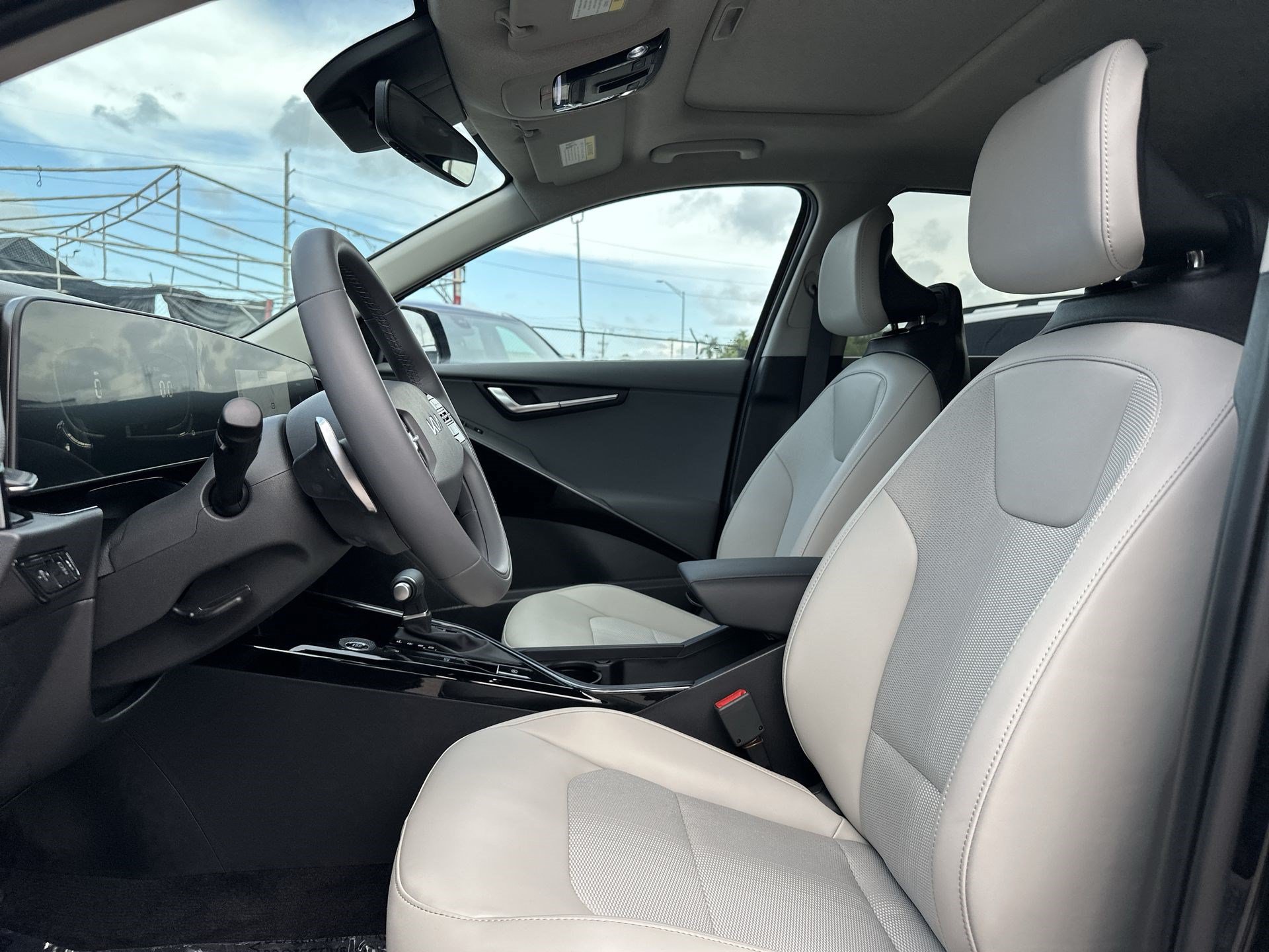 Certified 2025 Kia Niro EX Touring FWD image 13