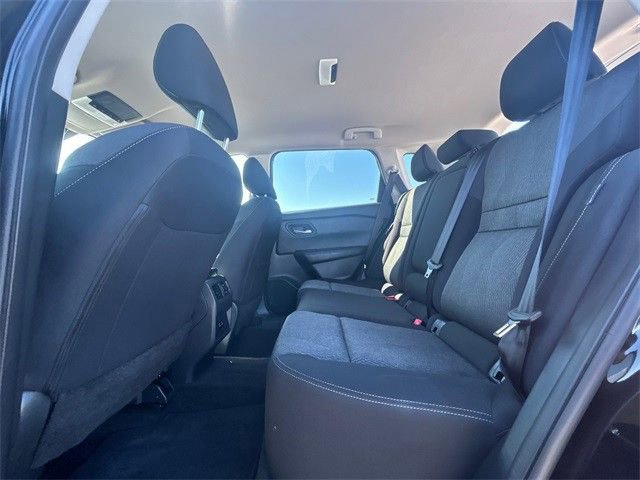Used 2024 Nissan Rogue SV image 12