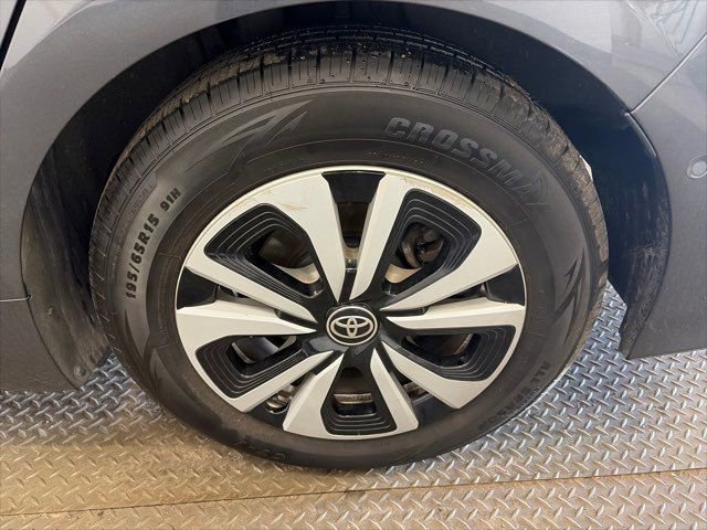 Used 2017 Toyota Prius Prime Advanced w/ Carpet Mat Package image 35