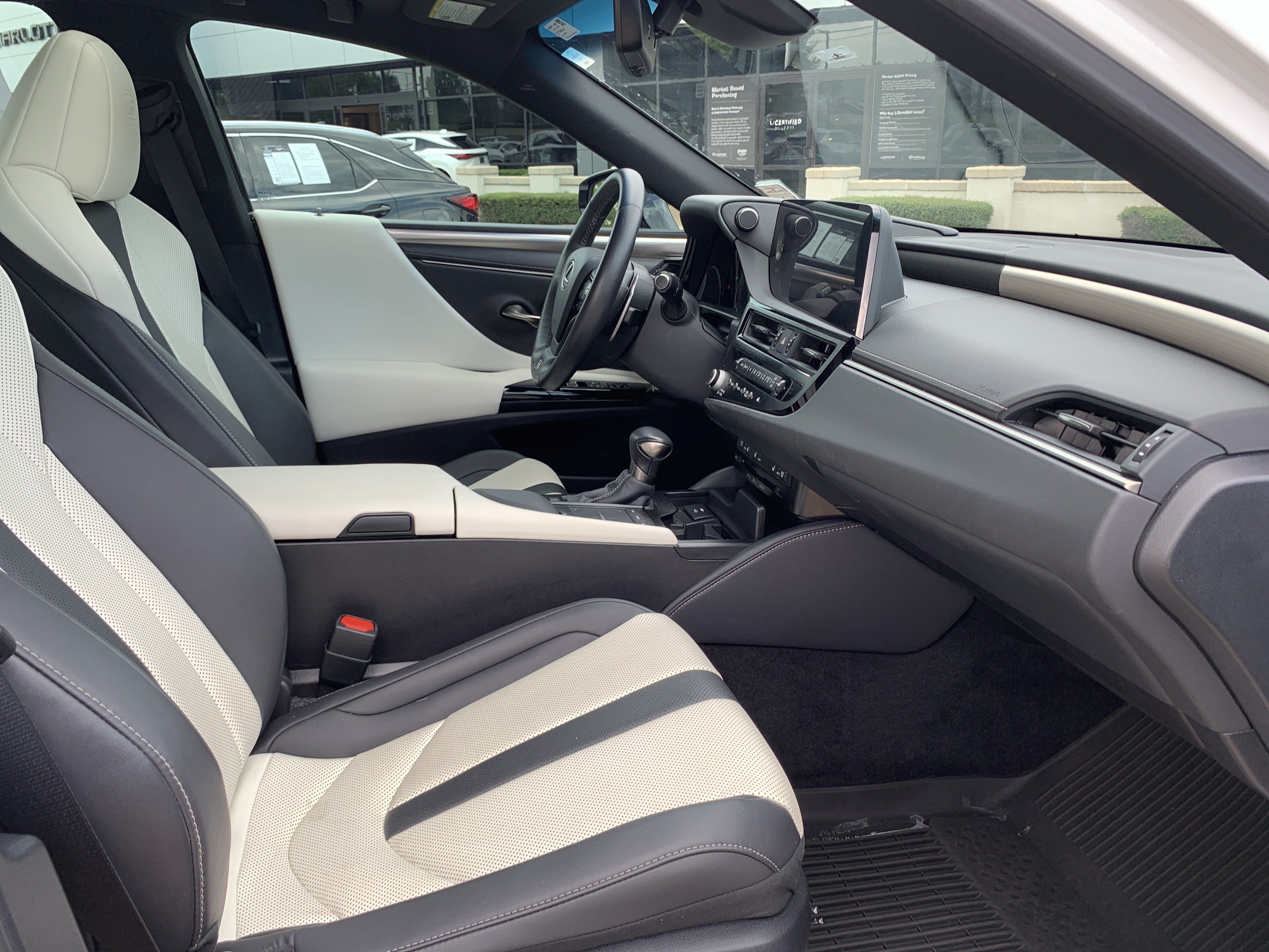 Used 2022 Lexus ES 300h F Sport w/ Accessory Package 2 FWD image 35