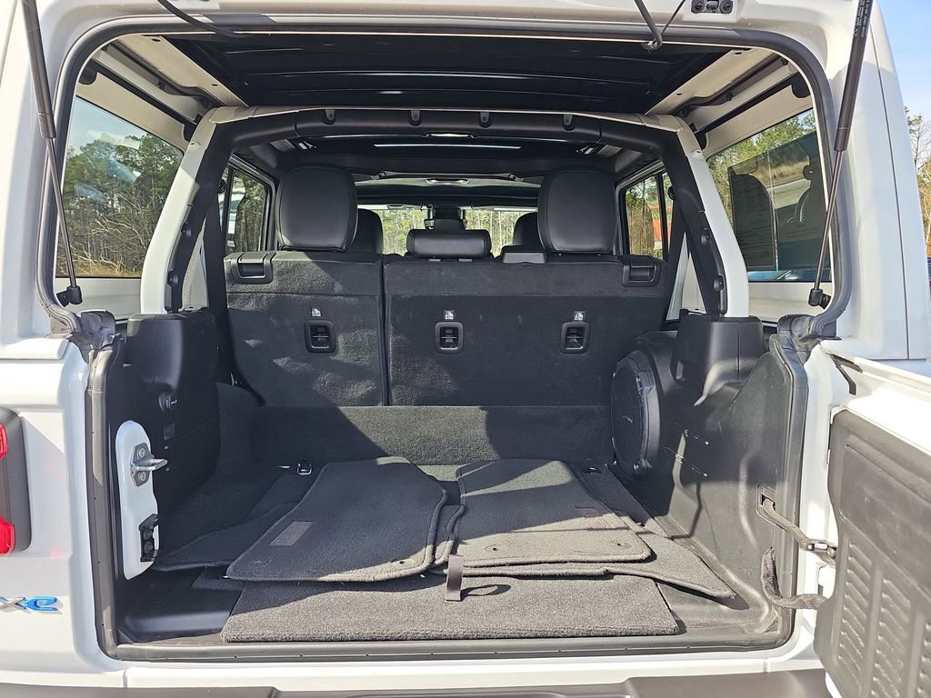 Used 2022 Jeep Wrangler Unlimited Sahara w/ Cold Weather Group image 16