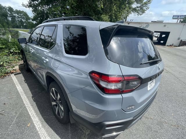 Used 2025 Honda Pilot Touring image 4