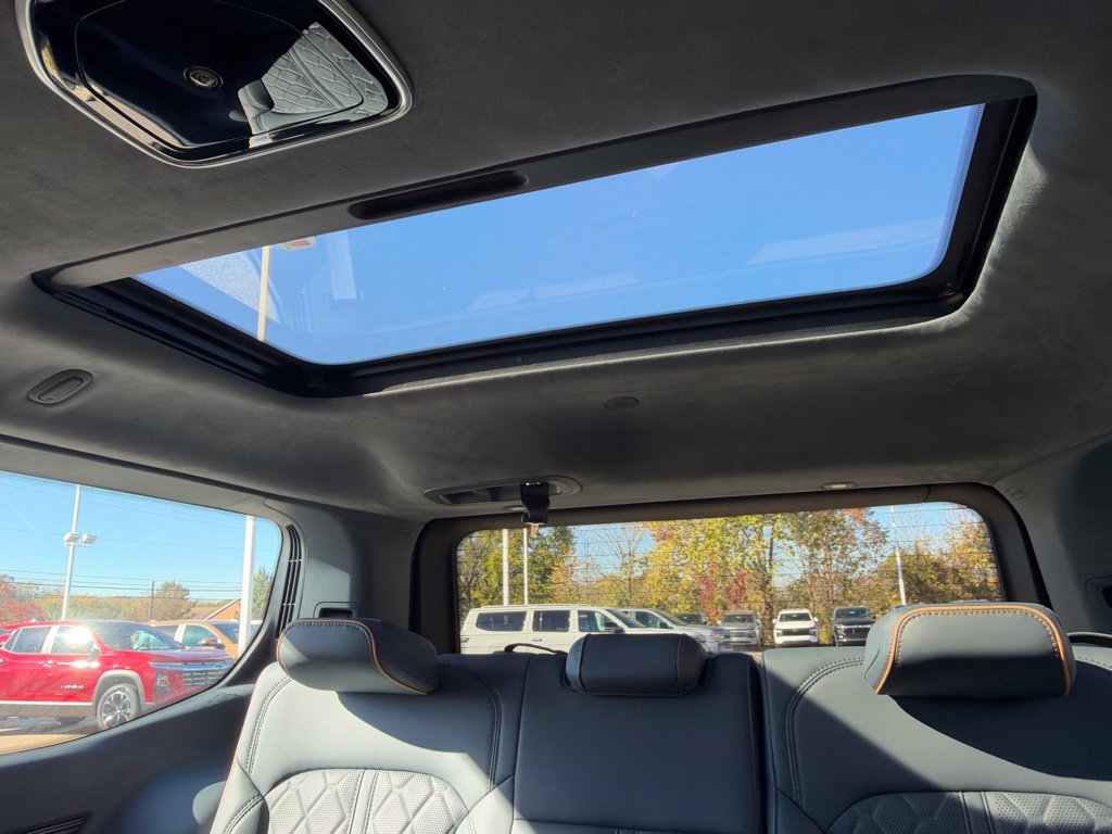 Used 2024 Jeep Grand Wagoneer Series III w/ Rear Seat Video Group 1 AWD/4WD image 54