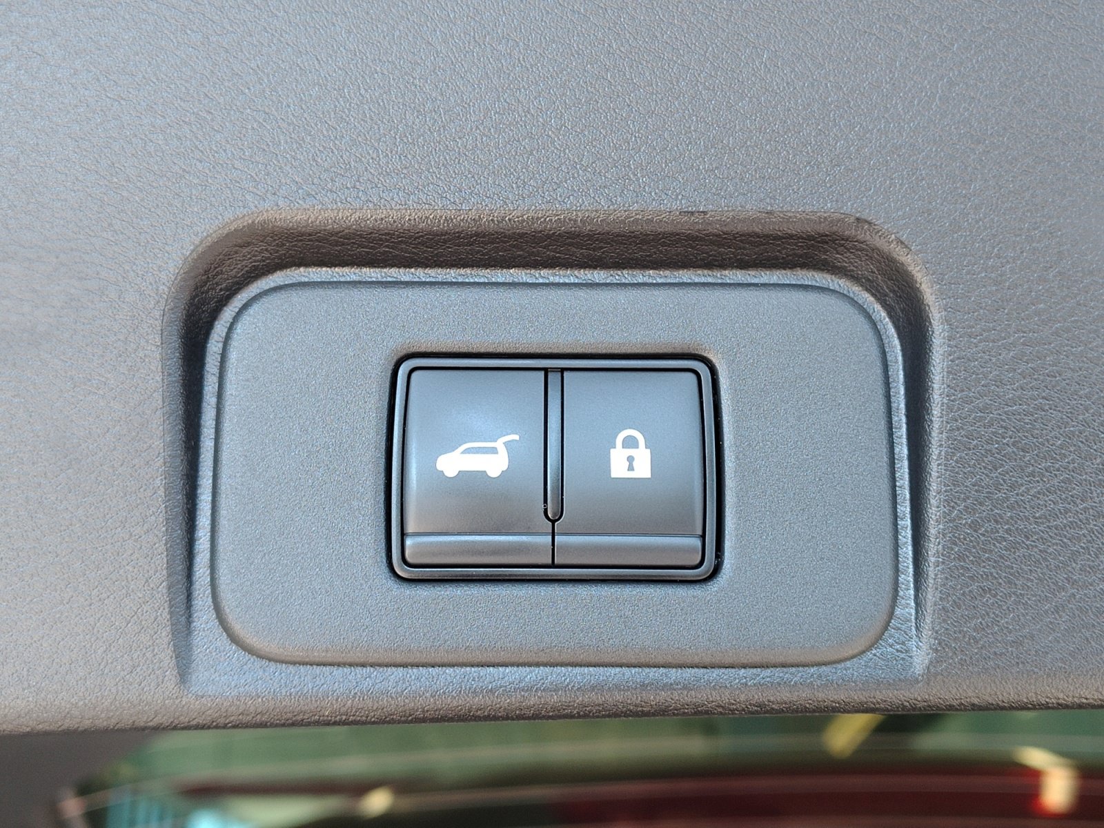 Used 2025 Nissan Rogue SV AWD/4WD image 31