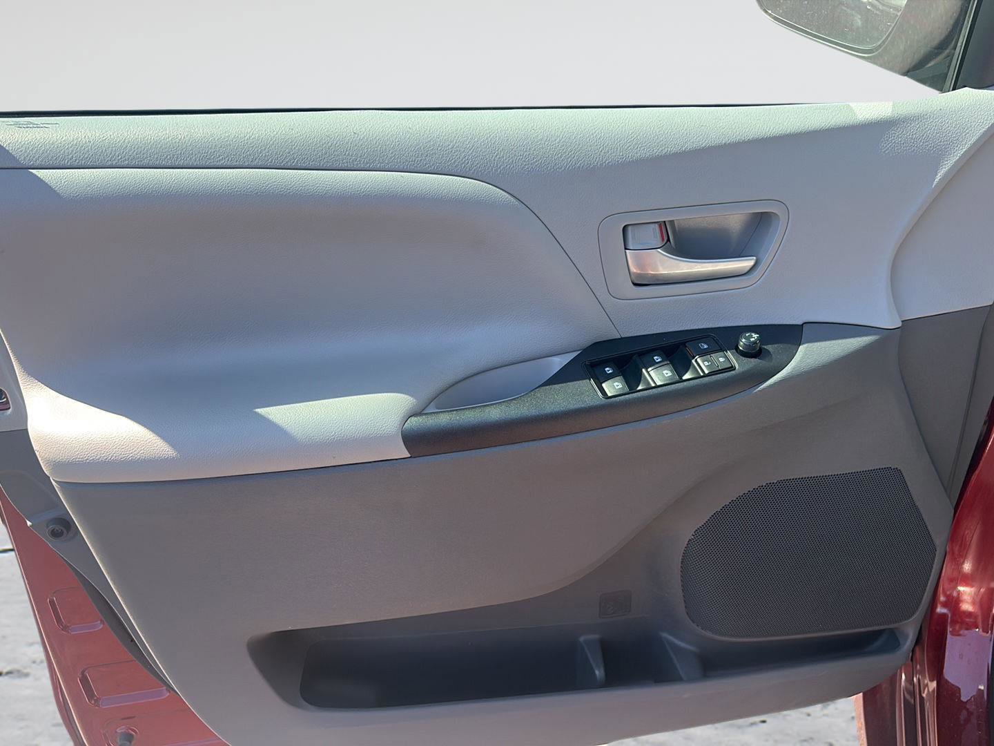 Used 2019 Toyota Sienna LE FWD image 11