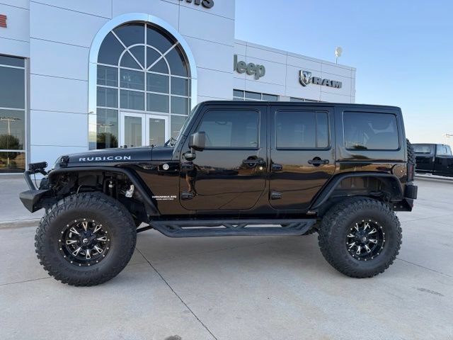 Used 2015 Jeep Wrangler Unlimited Rubicon w/ Connectivity Group AWD/4WD image 2