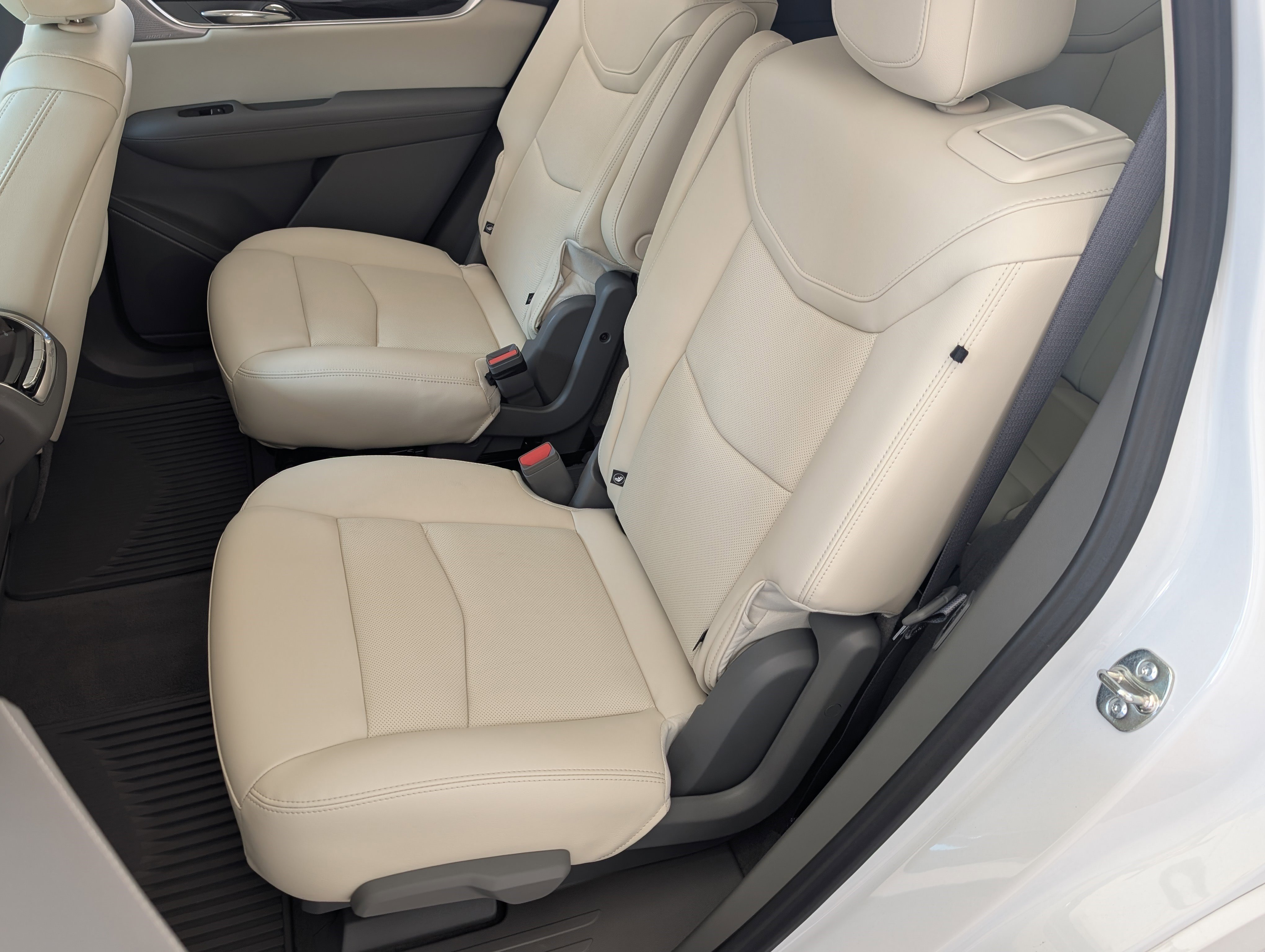 Used 2025 Cadillac XT6 Premium Luxury FWD image 16