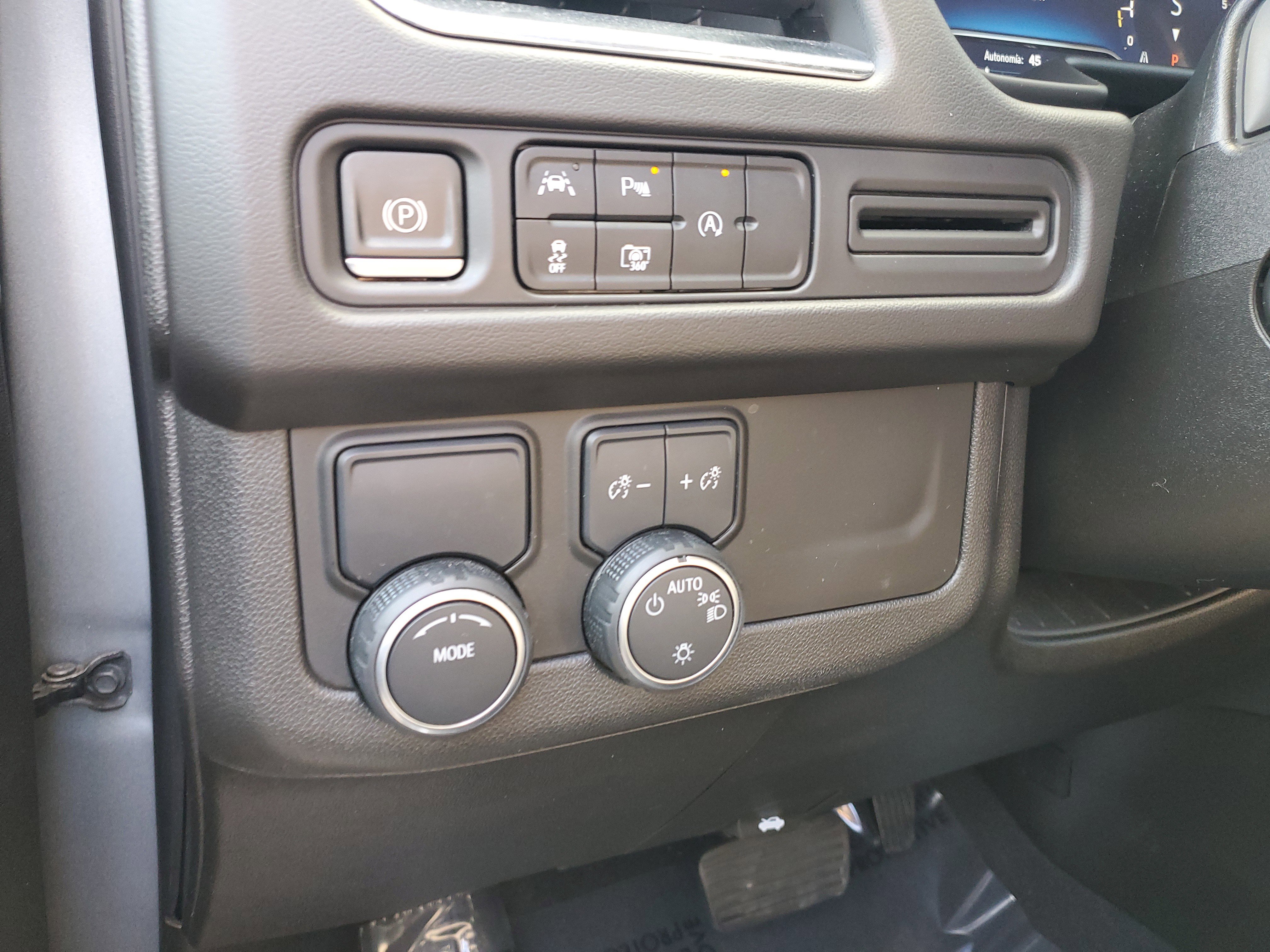 Used 2023 Chevrolet Suburban RST w/ Luxury Package image 11