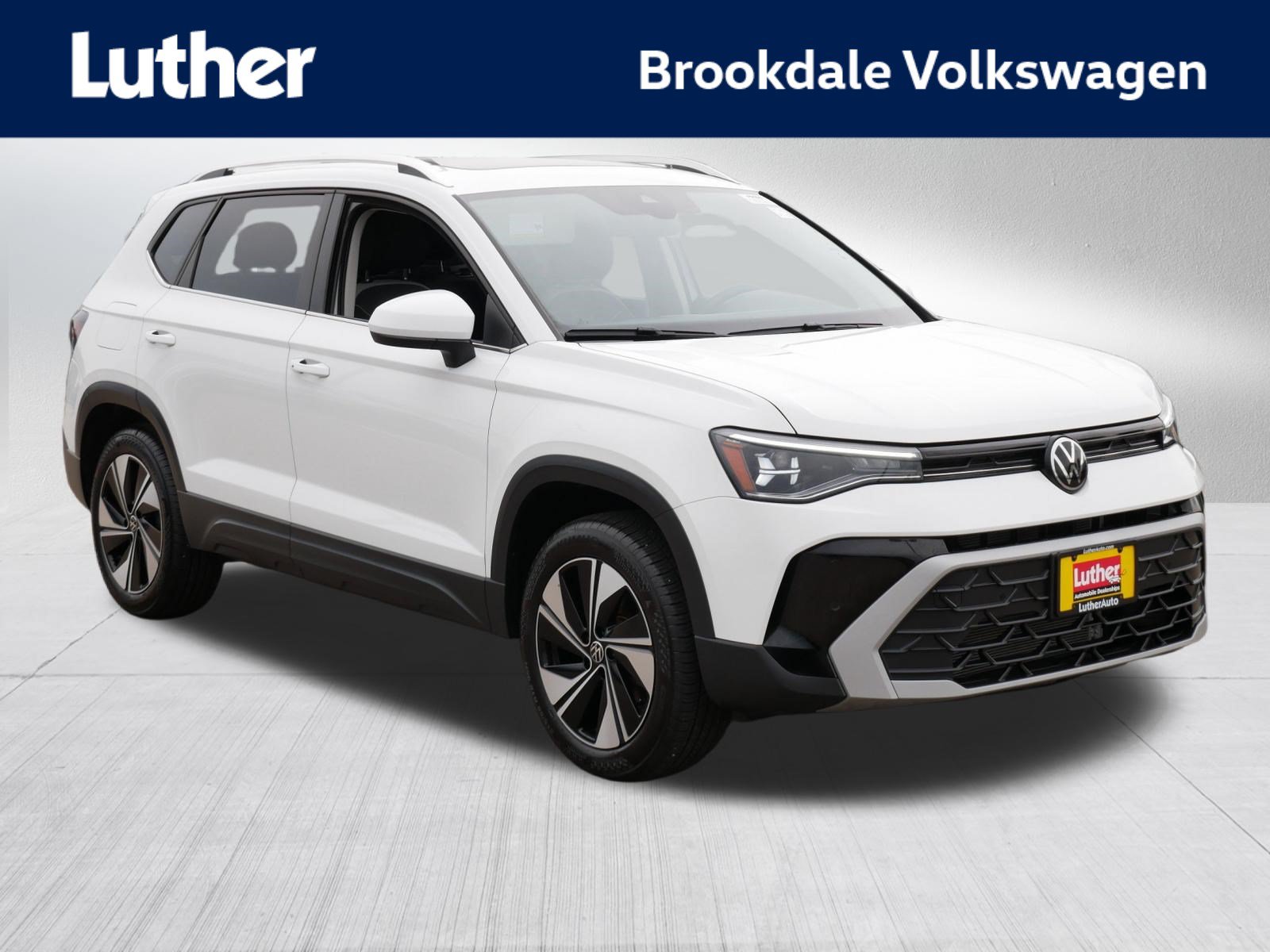 Used 2026 Volkswagen Taos SE w/ Panoramic Sunroof Package