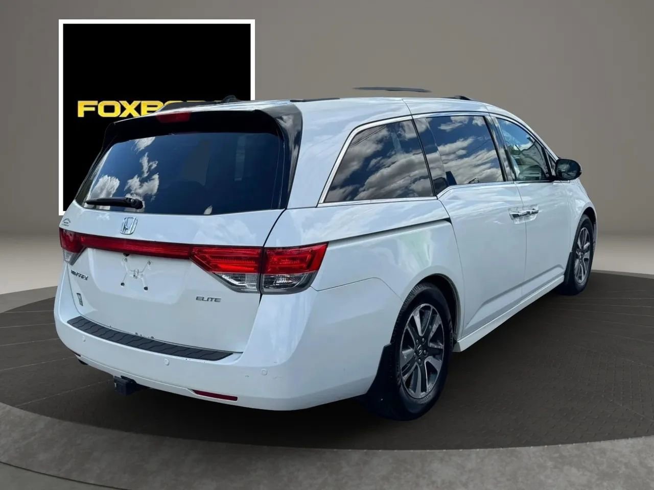 Used 2014 Honda Odyssey Touring Elite image 4