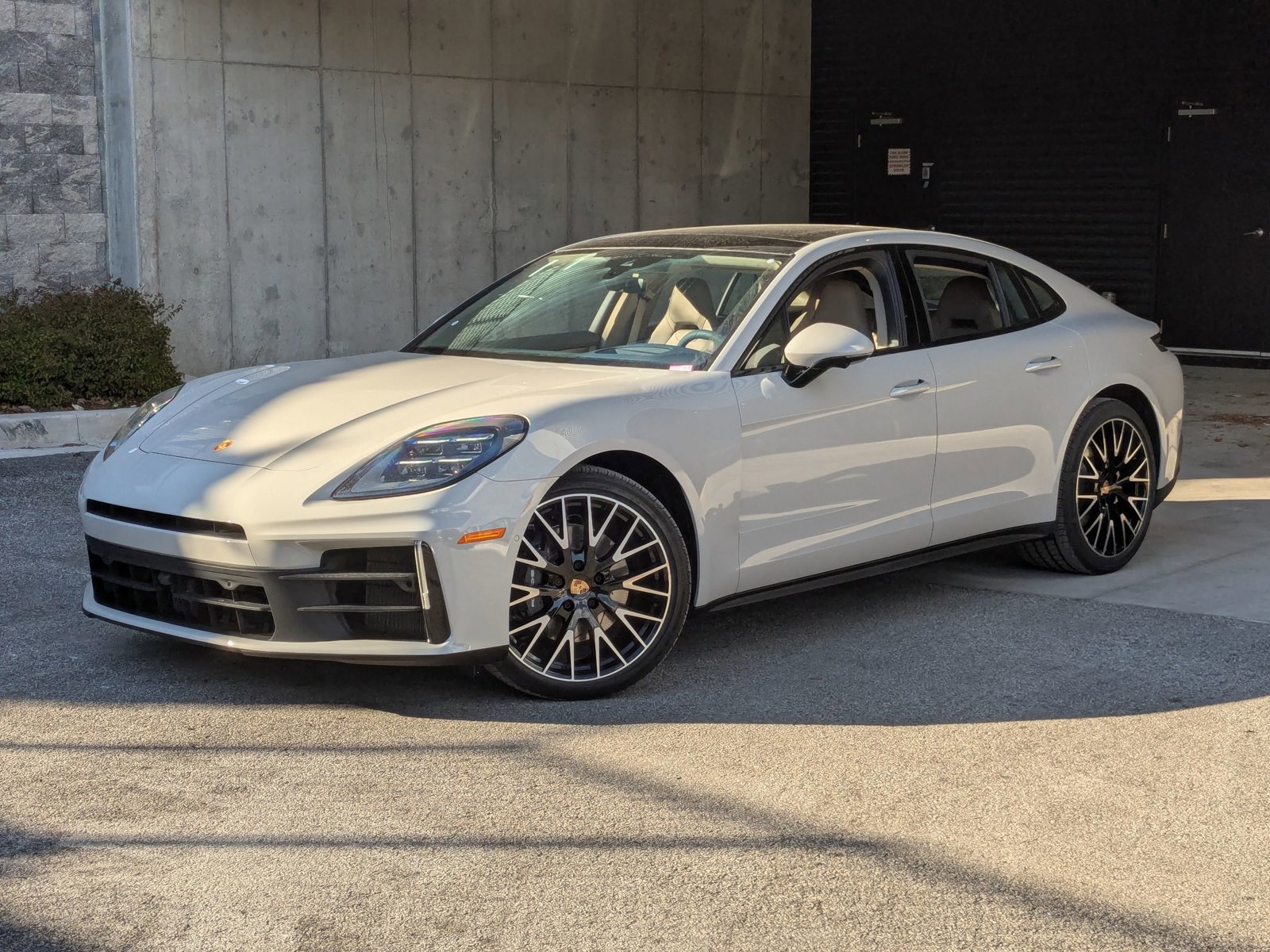 New 2026 Porsche Panamera 4 image 1